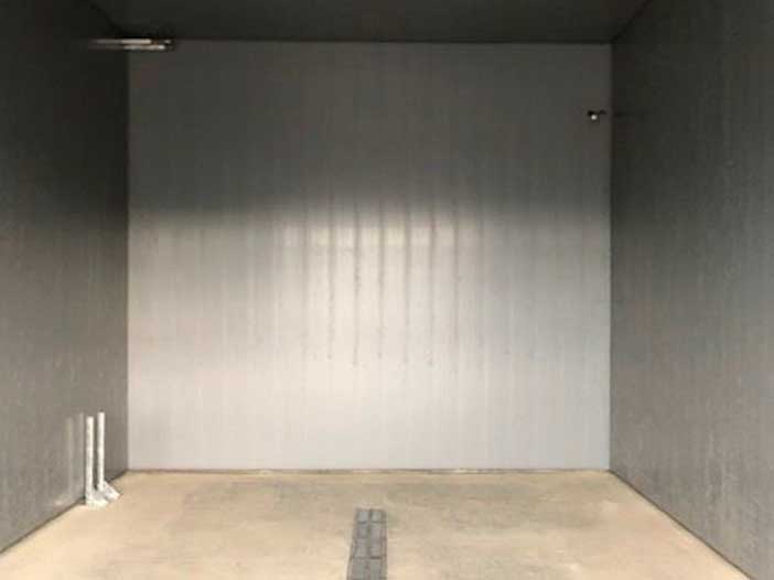 Renovatie Audi werkplaats met grijze Cleanpanel panelen
