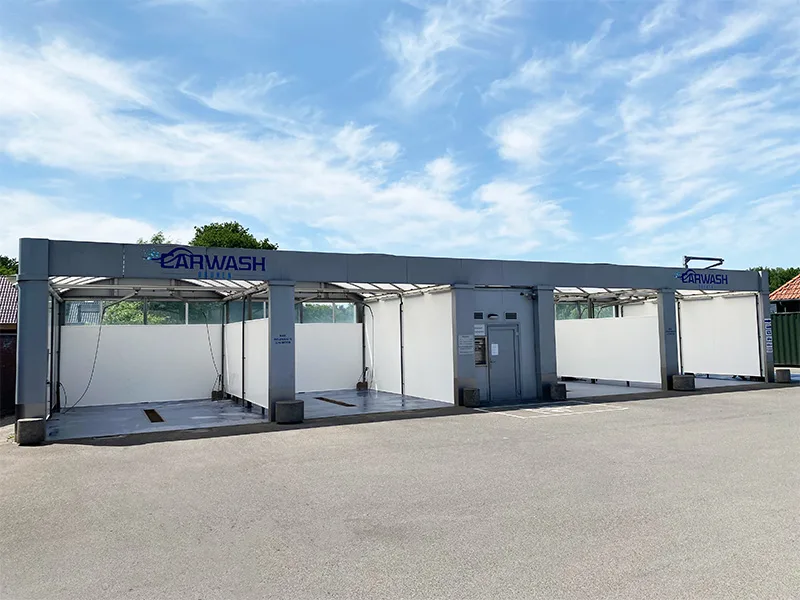 Vier wasboxen bekleed met kunststof wasbox panelen naast elkaar