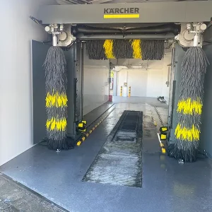 Rollover machine van Kärcher met Cleanpanel kunststof wanden